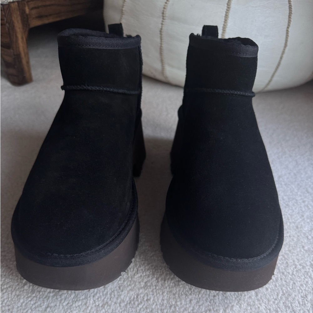 UGG Women's Classic Ultra Mini New Heights boots in black, size 10 US. - Picture 6 of 8